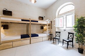 Two Pillows Boutique Hostel