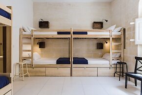 Two Pillows Boutique Hostel