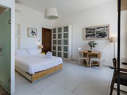 Two Pillows Boutique Hostel