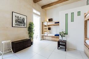 Two Pillows Boutique Hostel