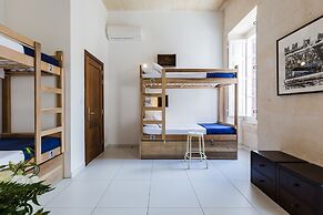 Two Pillows Boutique Hostel