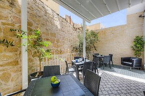 Two Pillows Boutique Hostel