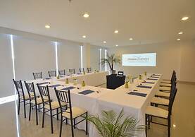 Hotel Misión Express Monterrey Aeropuerto La Fe