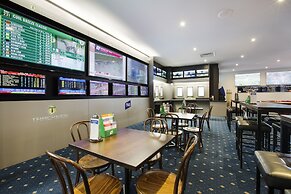 Nightcap at Shoppingtown Hotel