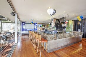 Nightcap at Shoppingtown Hotel