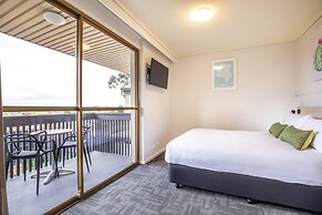 Nightcap at Shoppingtown Hotel