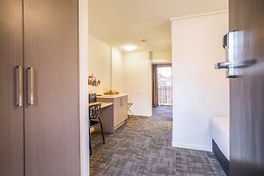 Nightcap at Shoppingtown Hotel