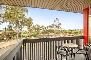 Nightcap at Shoppingtown Hotel