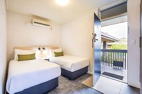 Nightcap at Shoppingtown Hotel