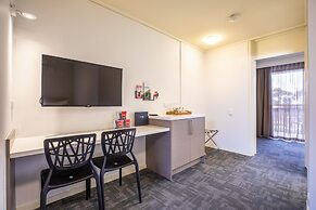 Nightcap at Shoppingtown Hotel