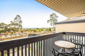 Nightcap at Shoppingtown Hotel