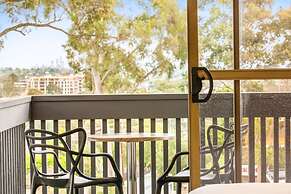 Nightcap at Shoppingtown Hotel