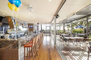 Nightcap at Shoppingtown Hotel