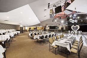 Nightcap at Shoppingtown Hotel