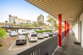 Nightcap at Shoppingtown Hotel