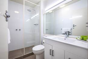 Nightcap at Shoppingtown Hotel