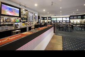 Nightcap at Shoppingtown Hotel