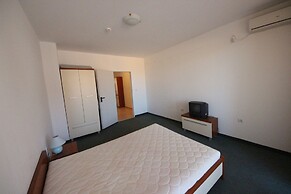 Menada Ravda Apartments