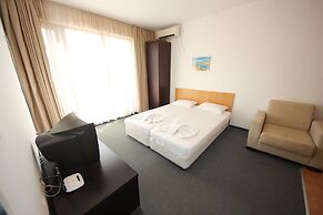 Menada Ravda Apartments