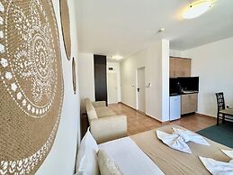Menada Ravda Apartments