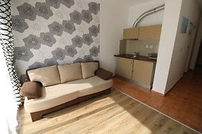 Menada Ravda Apartments