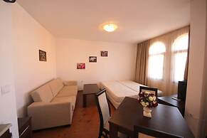 Menada Ravda Apartments