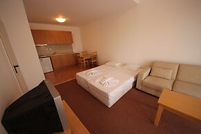 Menada Ravda Apartments