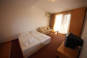 Menada Ravda Apartments