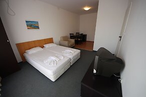 Menada Ravda Apartments