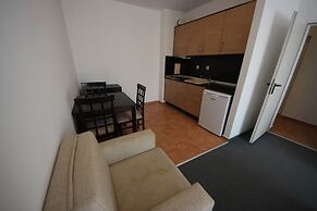 Menada Ravda Apartments