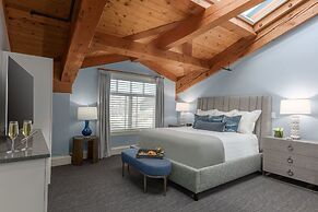 Boston Yacht Haven Inn & Marina