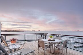 Boston Yacht Haven Inn & Marina