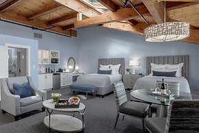 Boston Yacht Haven Inn & Marina