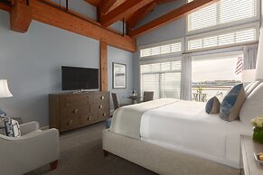 Boston Yacht Haven Inn & Marina