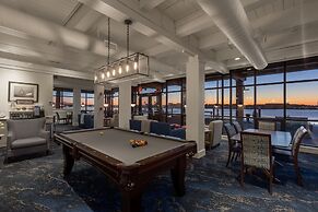 Boston Yacht Haven Inn & Marina