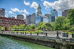 Boston Yacht Haven Inn & Marina