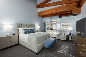Boston Yacht Haven Inn & Marina