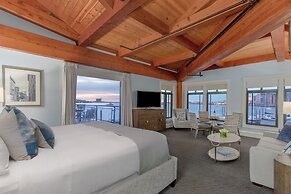 Boston Yacht Haven Inn & Marina