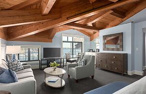 Boston Yacht Haven Inn & Marina