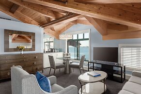 Boston Yacht Haven Inn & Marina
