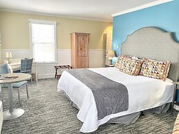 Harbor House Inn