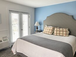 Harbor House Inn