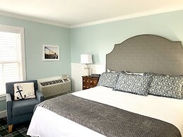 Harbor House Inn