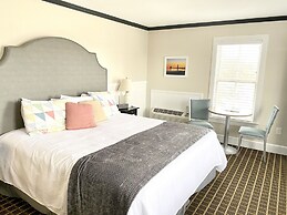 Harbor House Inn
