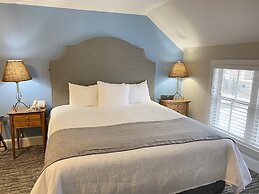 Harbor House Inn