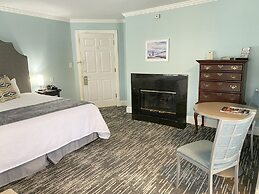 Harbor House Inn