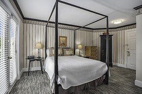 Harbor House Inn