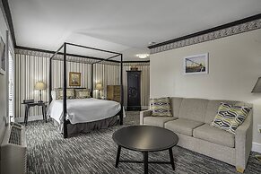 Harbor House Inn