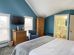 Harbor House Inn