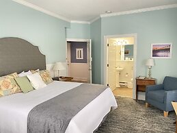 Harbor House Inn